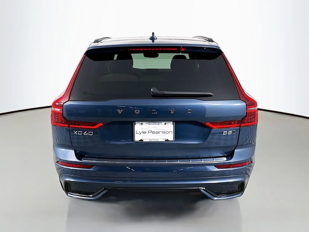 2026 Volvo XC60 Plus - Photo 10