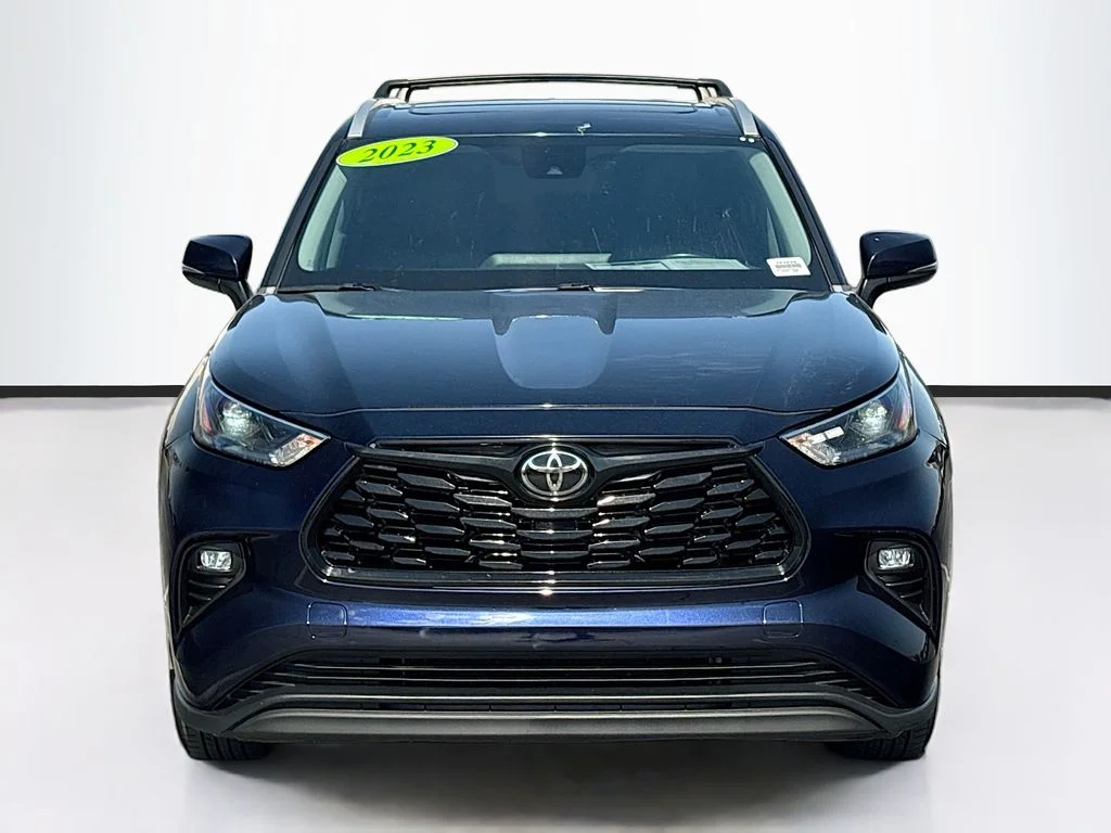 Used 2023  Toyota XLE image 2