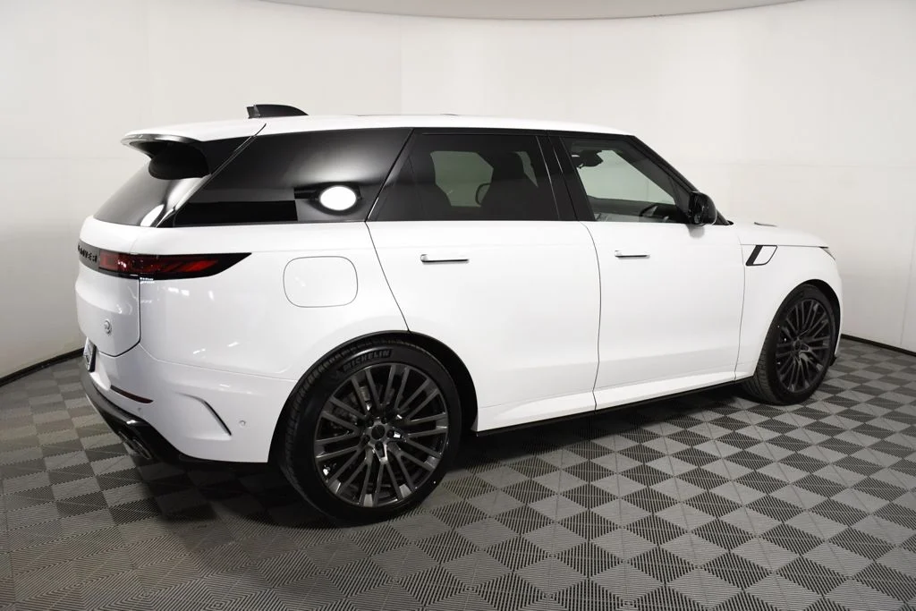 New 2026 Ostuni Prl Whi Land Rover SV image 7