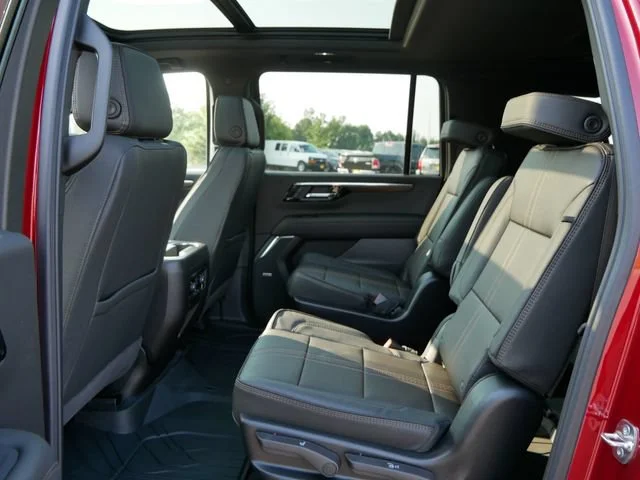 2026 Chevrolet Suburban High Country - Photo 6