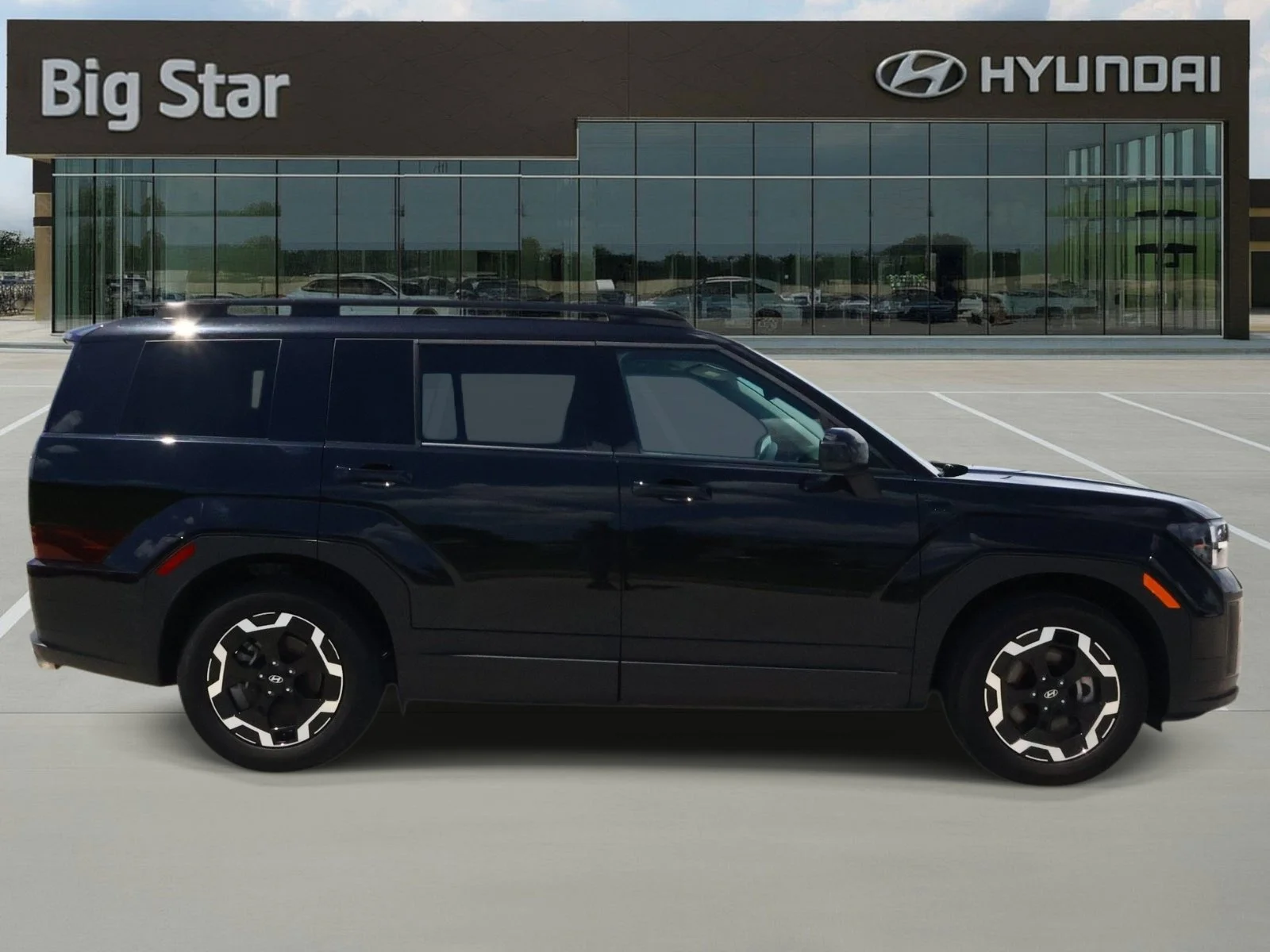 Used 2025 Phantom Black Hyundai SEL image 5