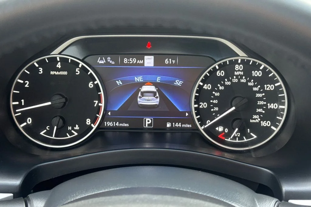 Used 2023 Silver Nissan Platinum image 26