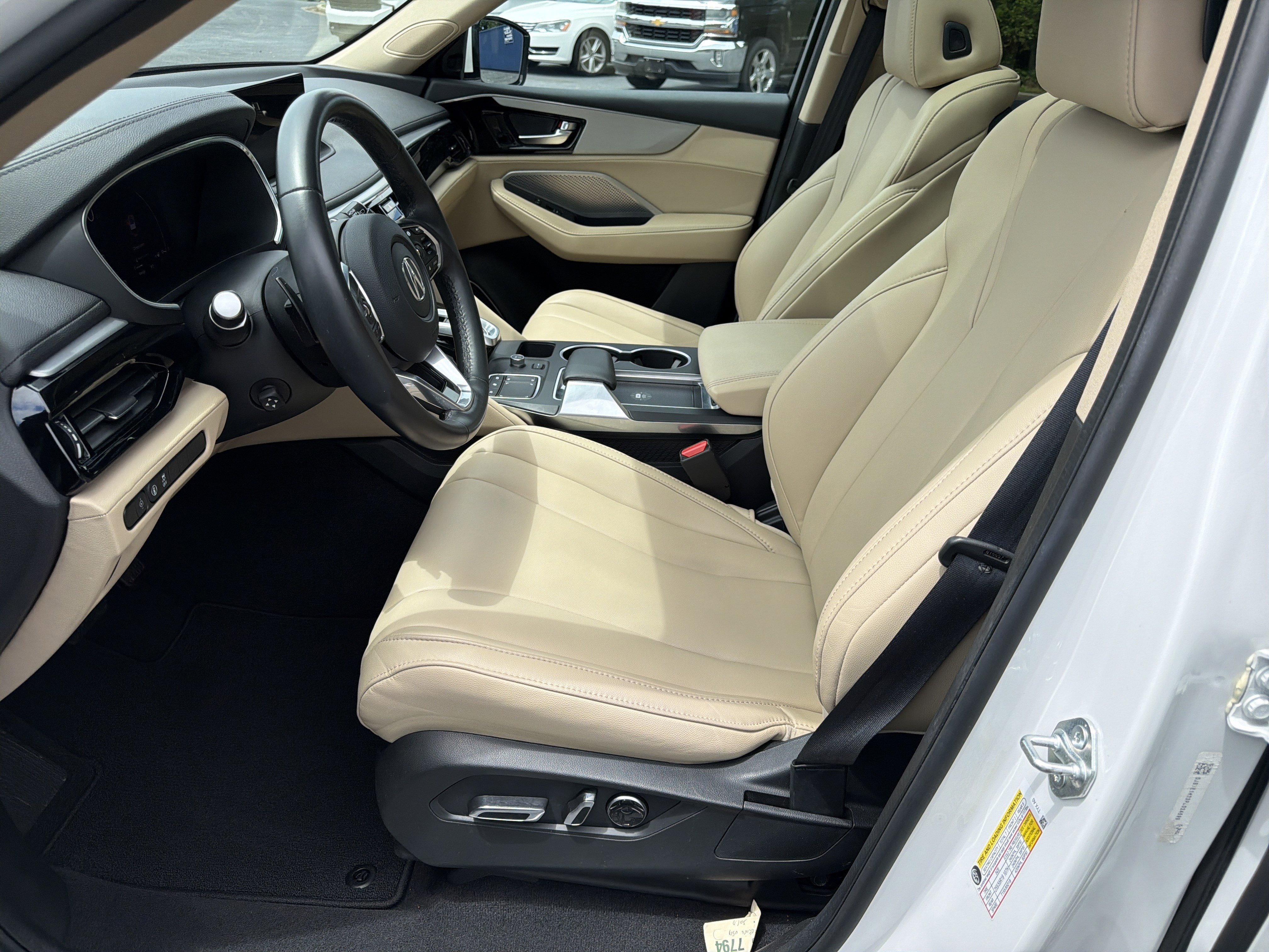 Used 2023  Acura  image 9