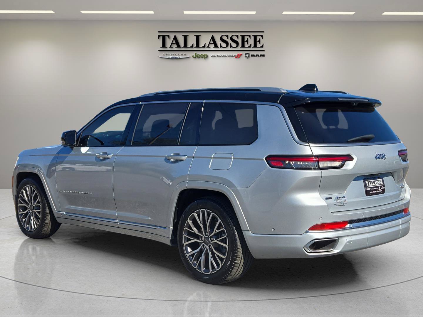 Used 2021 Silver Jeep Summit Reserve image 12