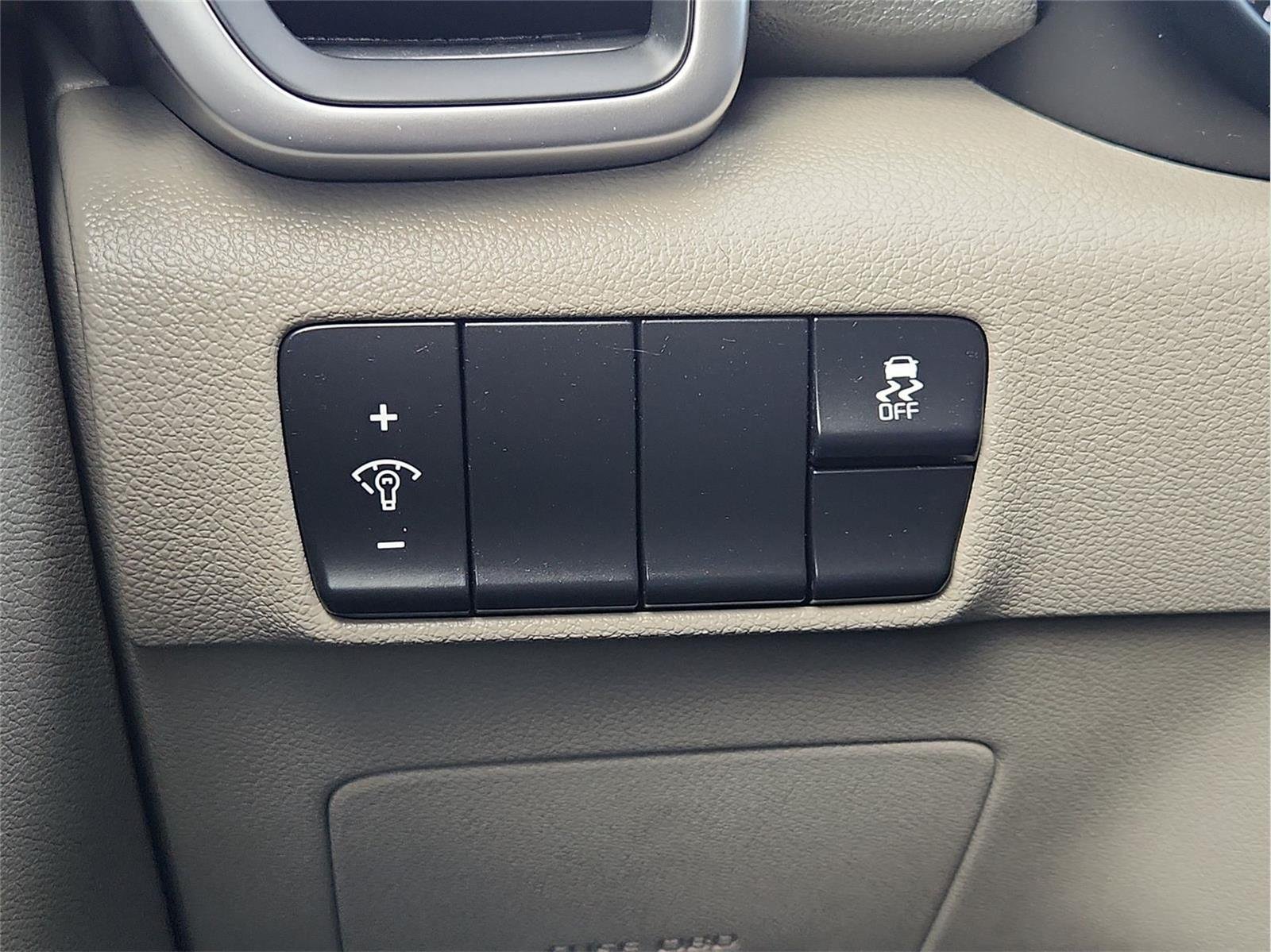 Used 2017 Silver Kia EX image 17