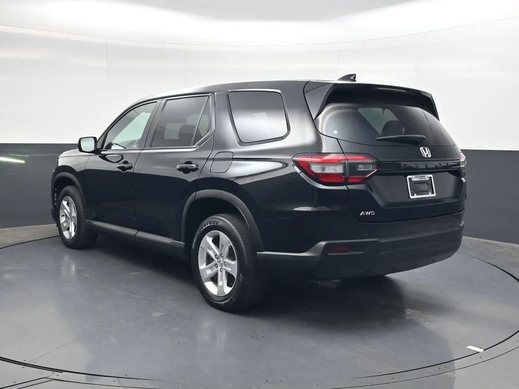 Used 2023 Crystal Black Pearl Honda LX image 6