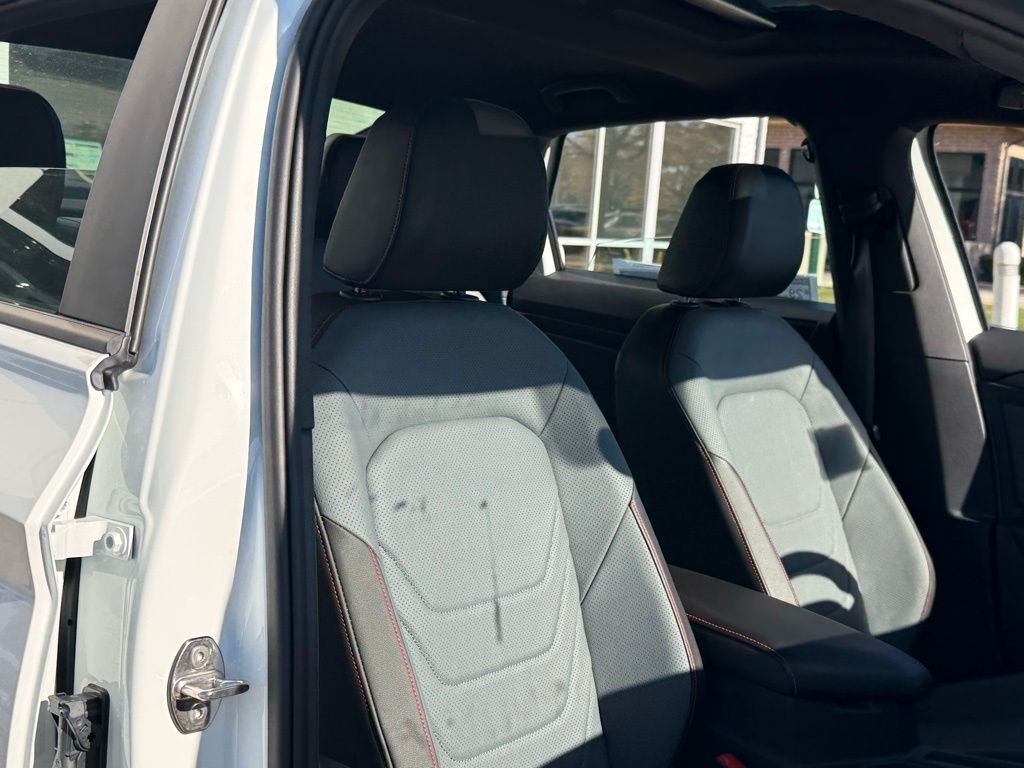 New 2026 Pure White W/Deep Black Roof Volkswagen 2.0T Autobahn image 24