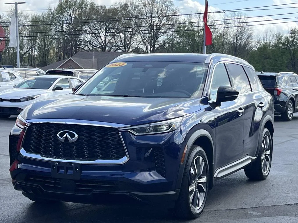 Used 2023 Grand Blue INFINITI LUXE image 3