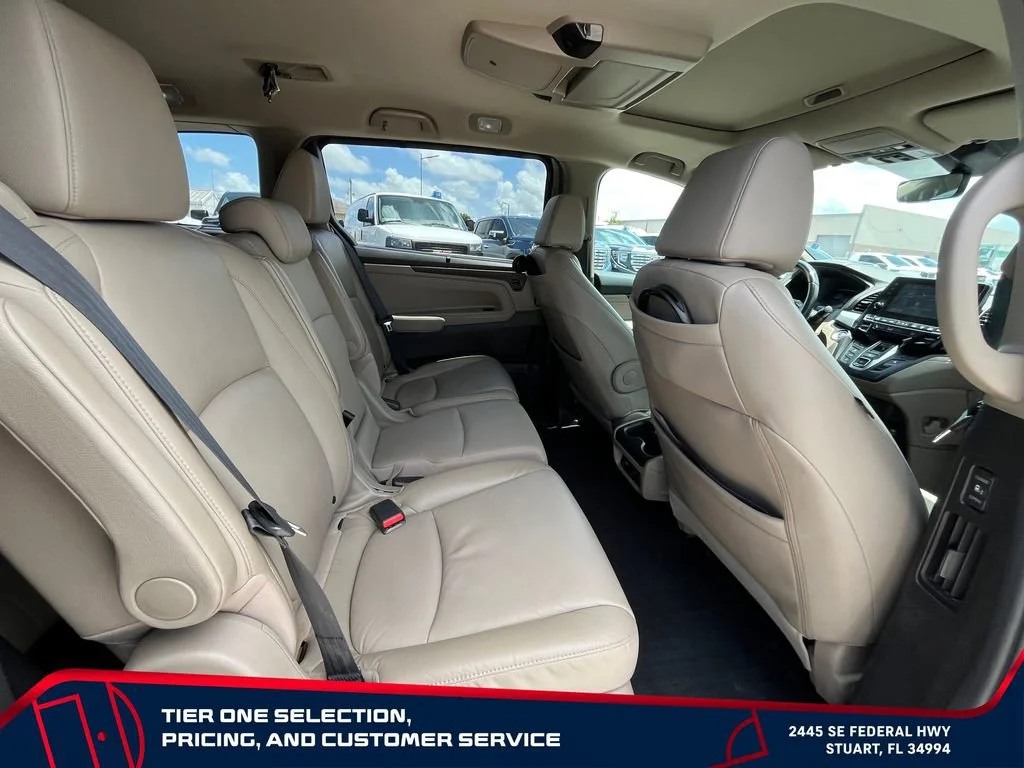 Used 2018 Green Honda Touring image 19