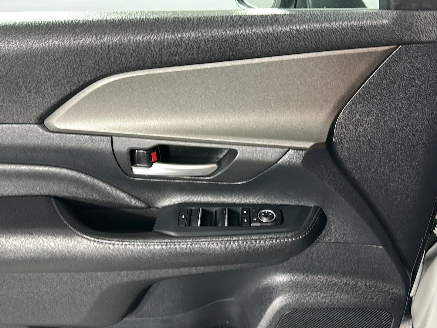 Used 2024 Wind Chill Pearl Toyota XLE image 10