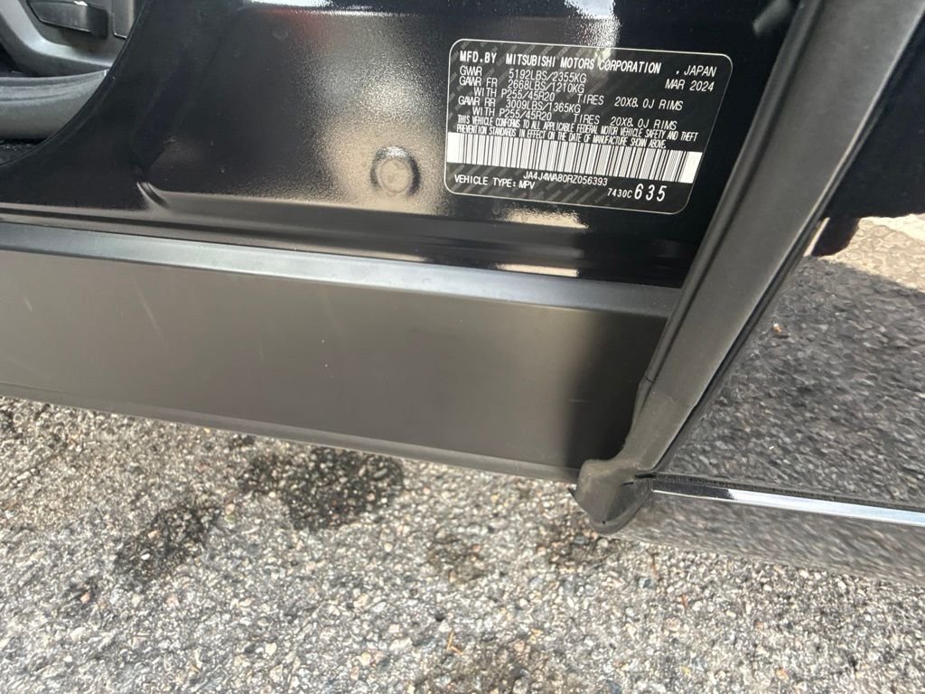 Used 2024 Gray Mitsubishi SEL Platinum Edition image 19