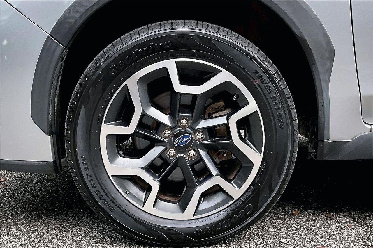 Used 2017 Silver Subaru 2.0i Premium image 32