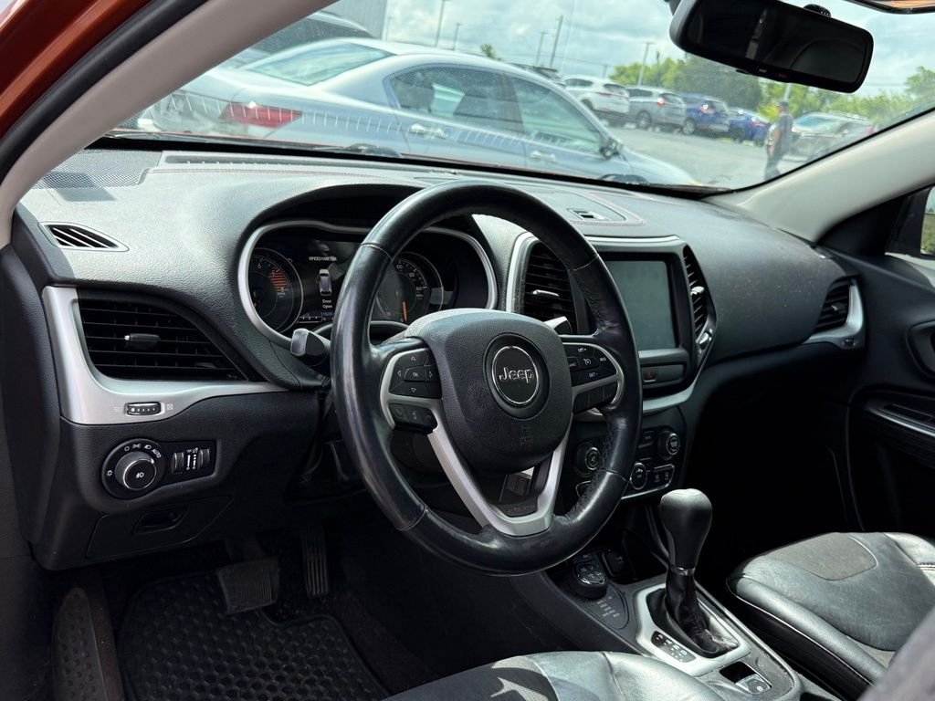 Used 2016 Orange Jeep Trailhawk image 4
