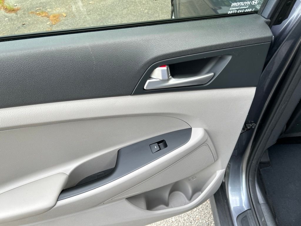 Used 2019 Gray Hyundai SE image 27