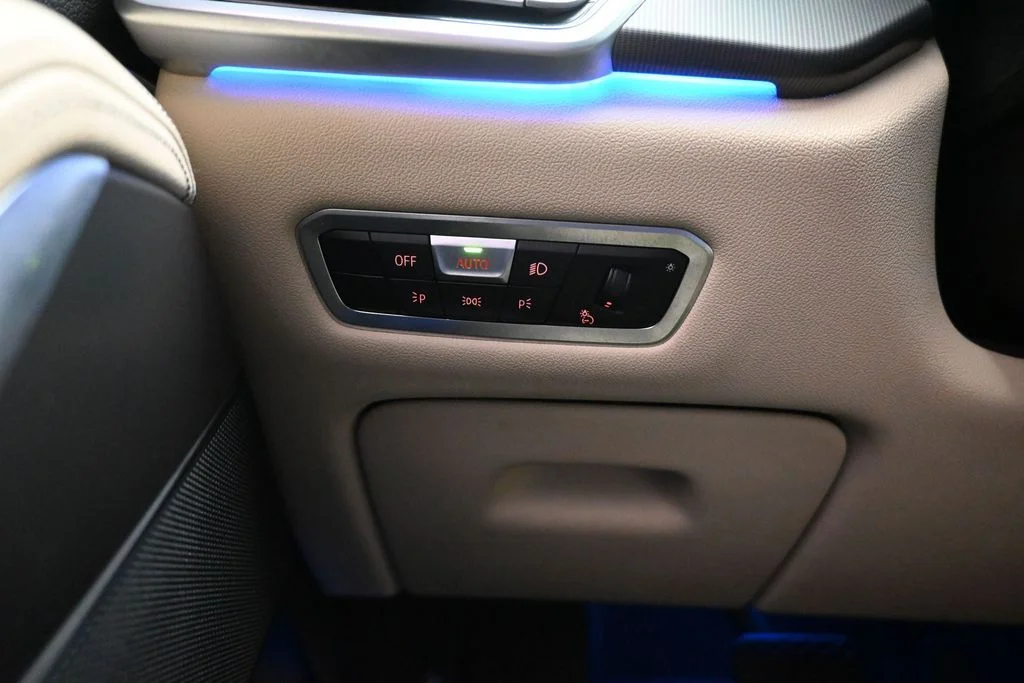 Used 2022 White BMW sDrive40i image 18