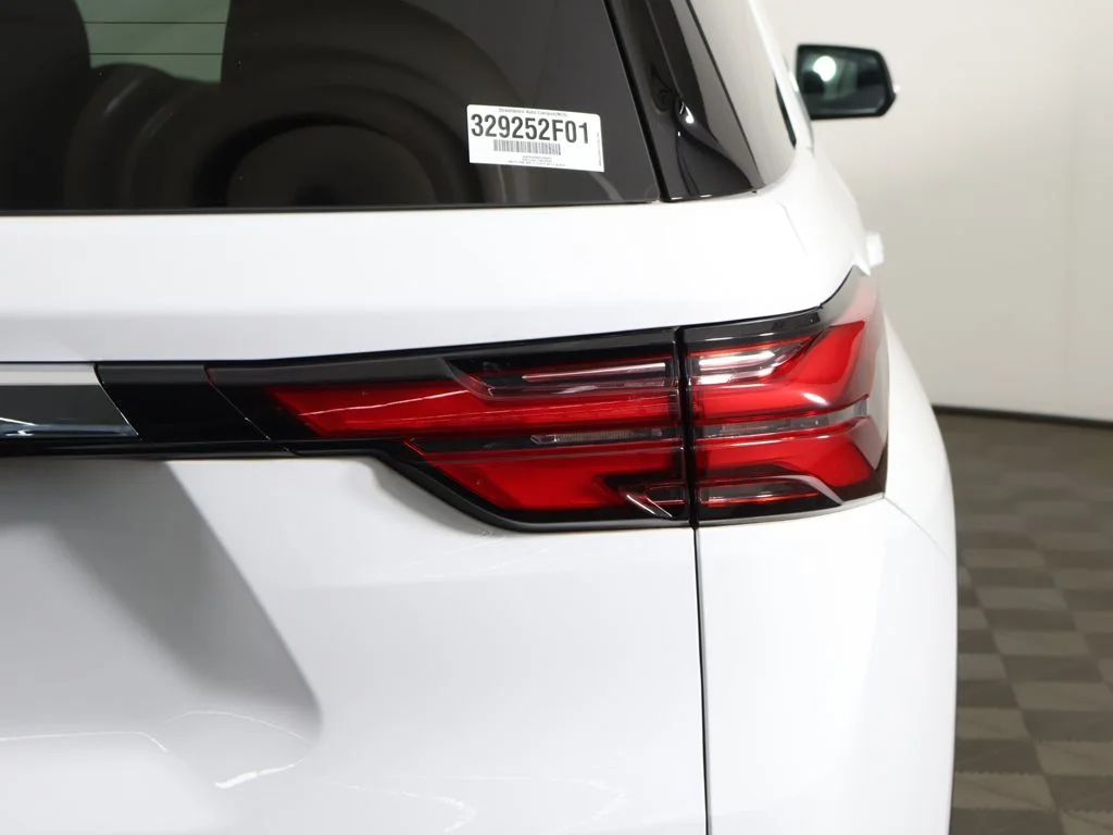 Used 2023 Summit White Chevrolet LT image 17