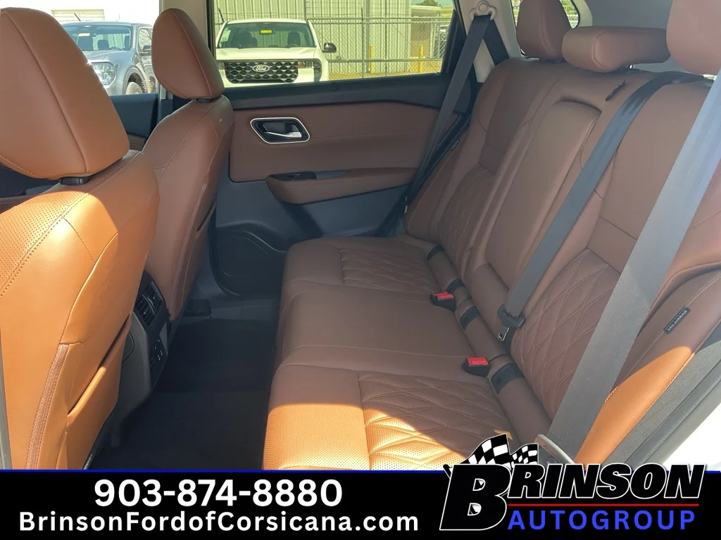 Used 2026 Everest White Pearl/Super Black Nissan Platinum image 17
