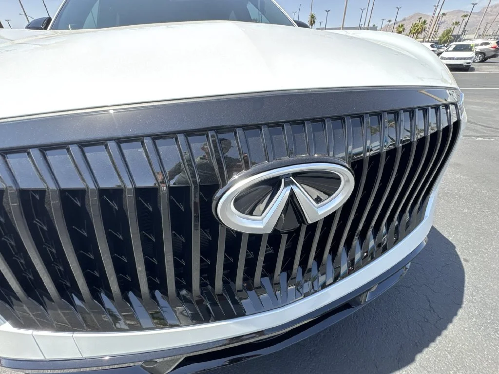 New 2027 RADIANT WHITE INFINITI Luxe AWD image 32