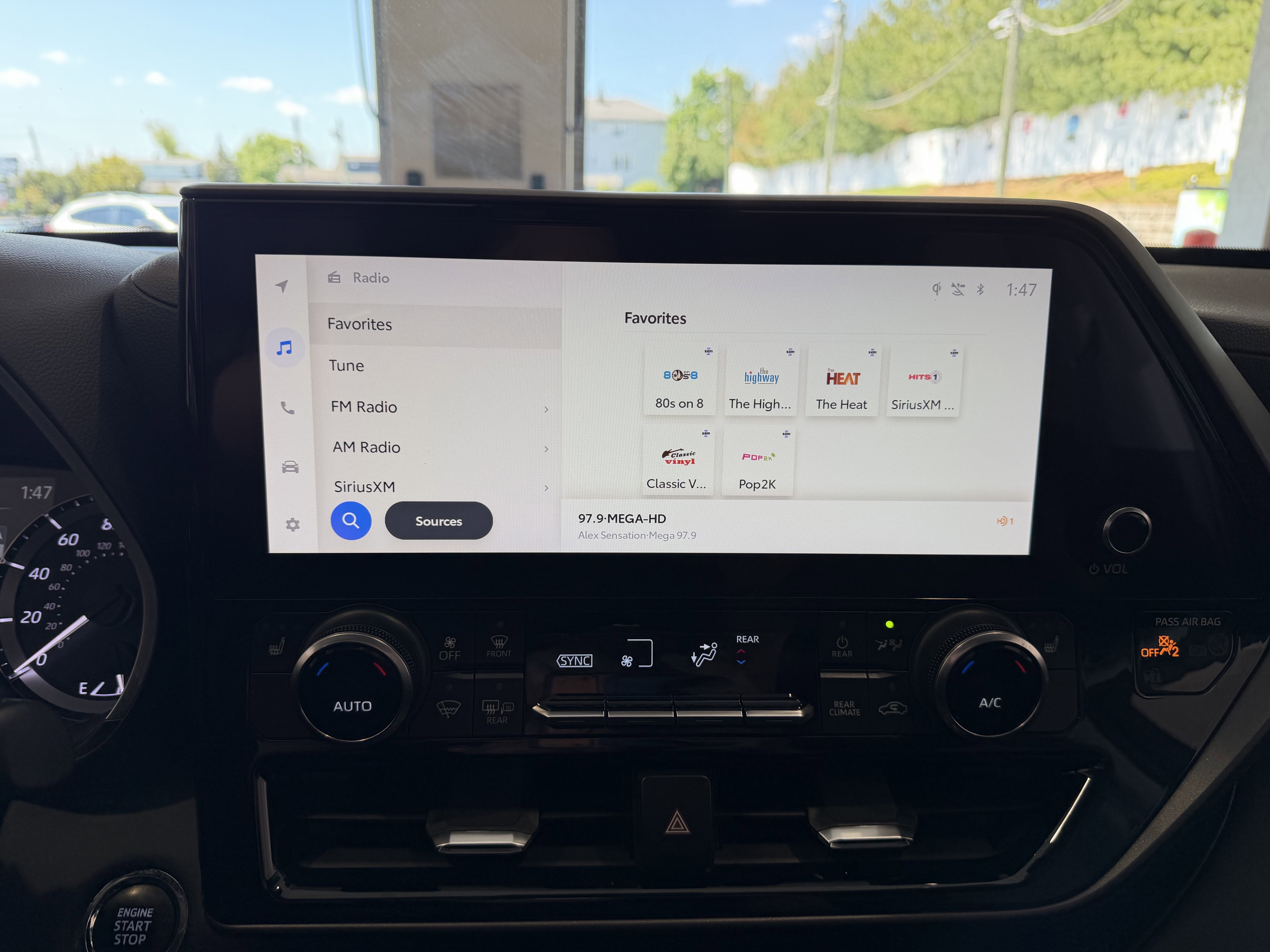 2023 Toyota Highlander XLE - Photo 15