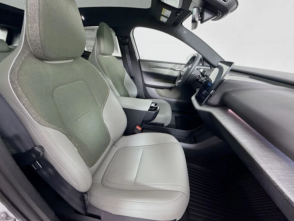 New 2026 Crystal White Volvo Twin Motor Performance Ultra image 20