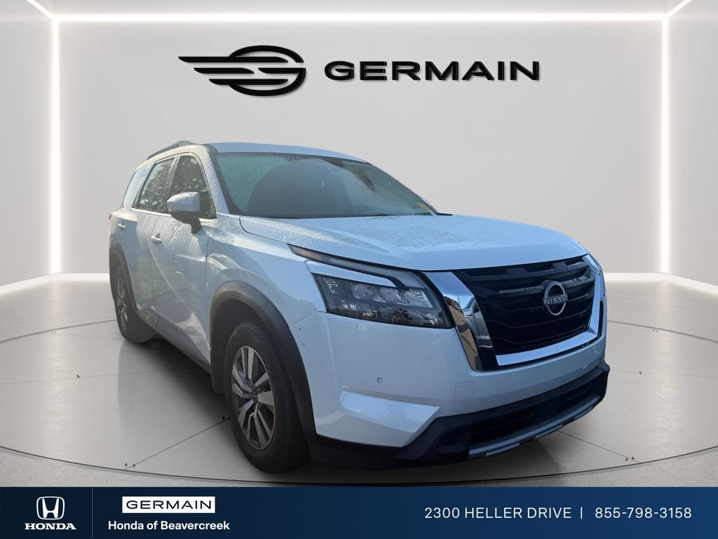 Used 2025 Everest White Pearl Tricoat Nissan SL image 2