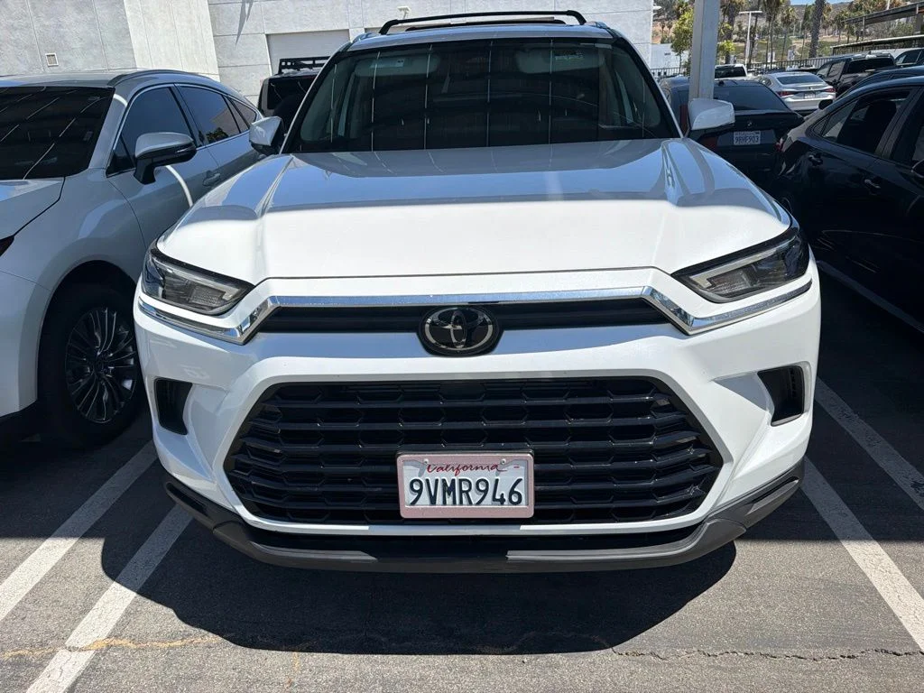 Used 2026 White Toyota XLE image 7