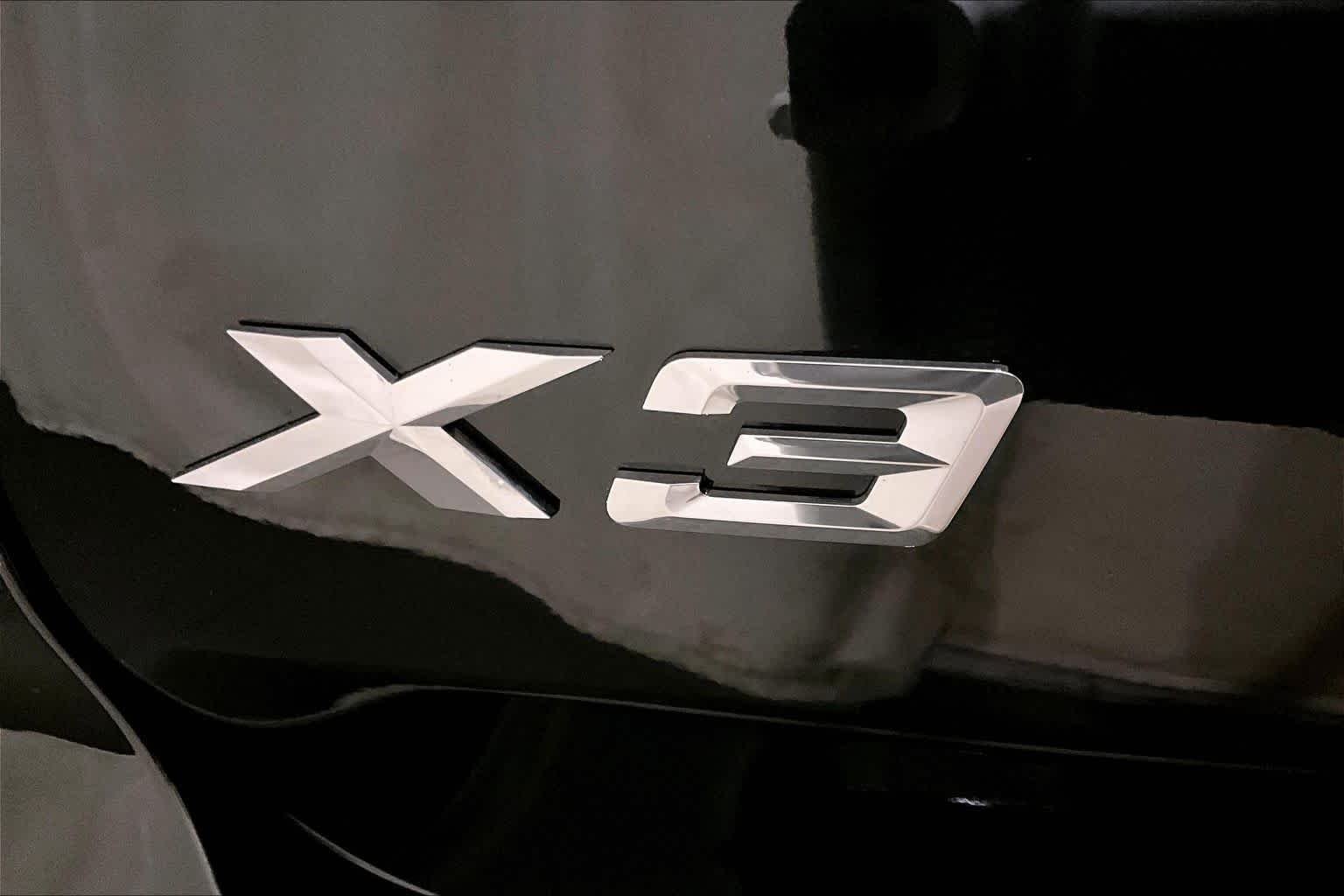 Used 2022 Black Sapphire Metallic BMW xDrive30i image 9