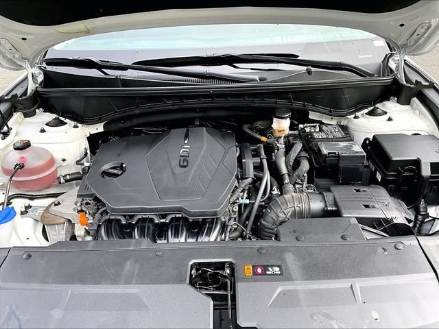 Used 2024 White Hyundai SEL image 10