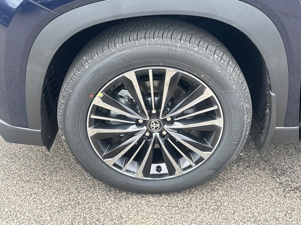 New 2026 Blue Toyota MAX Platinum image 40