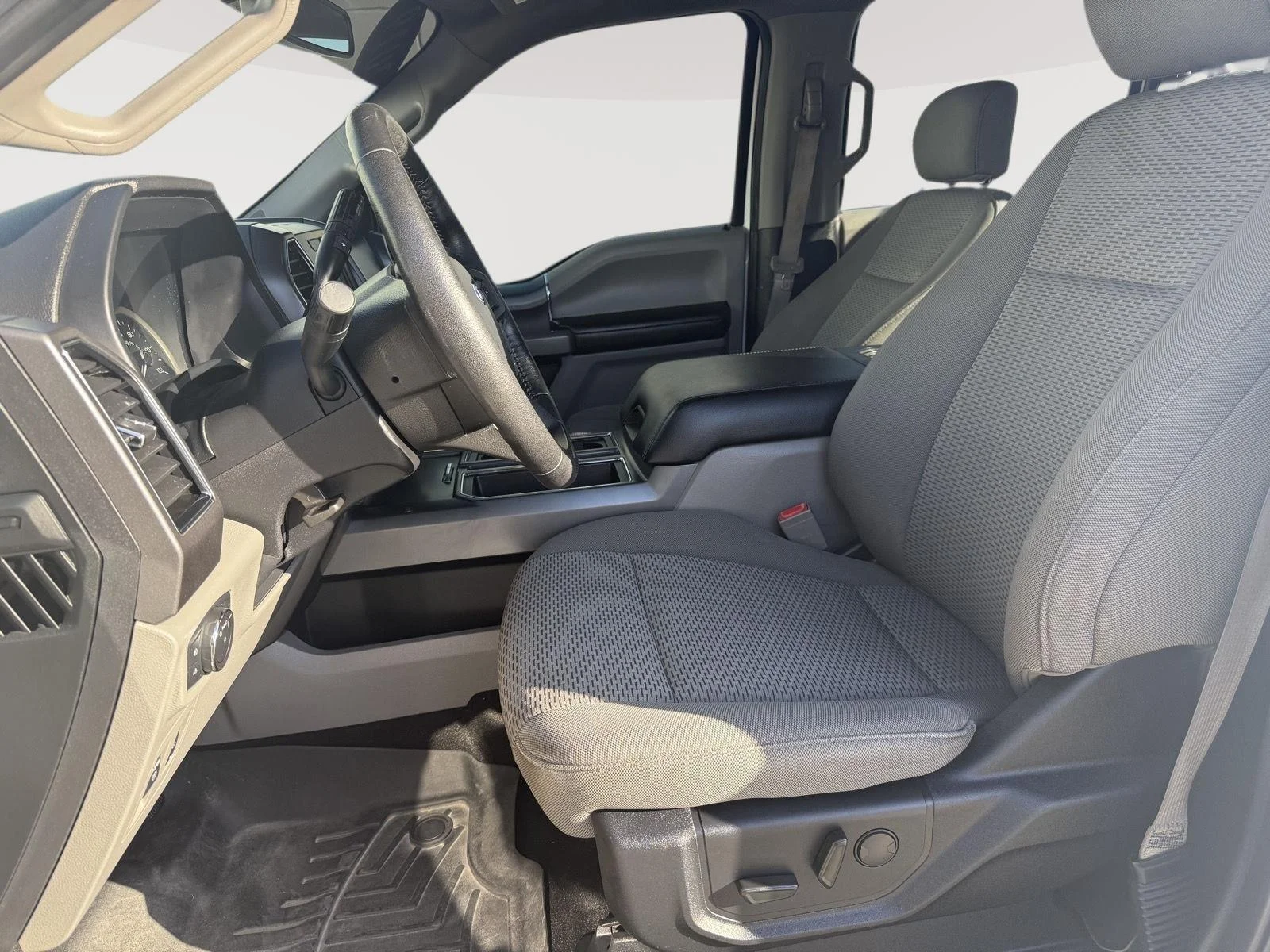 Used 2019 Oxford White Ford XLT image 13