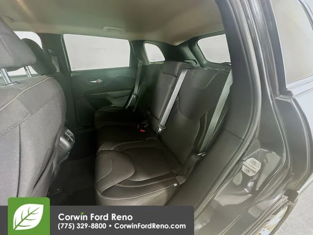 Used 2016 Granite Crystal Clearcoat Metallic Jeep Latitude image 22