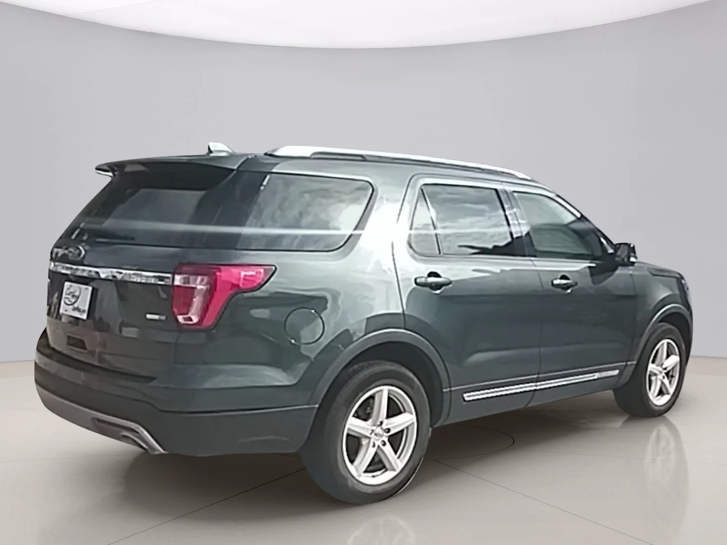 Used 2016 Gray Ford XLT image 5