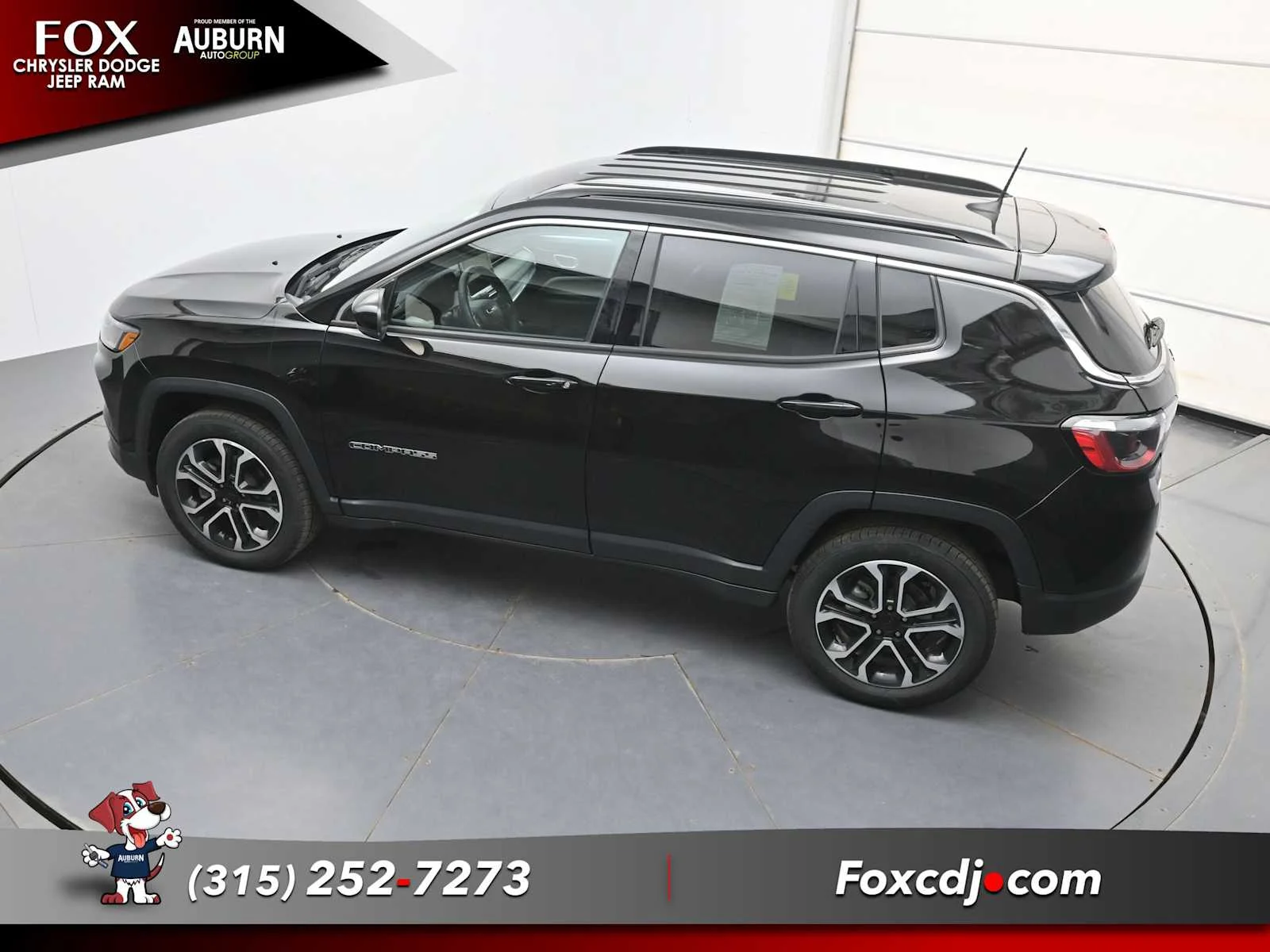 Used 2022 Diamond Black Crystal Pearlcoat Jeep Limited image 29