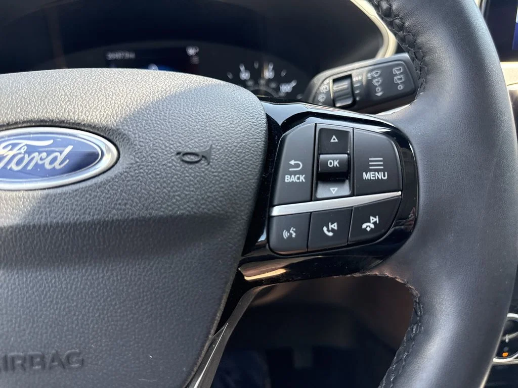 Used 2022 Oxford White Ford SEL image 25