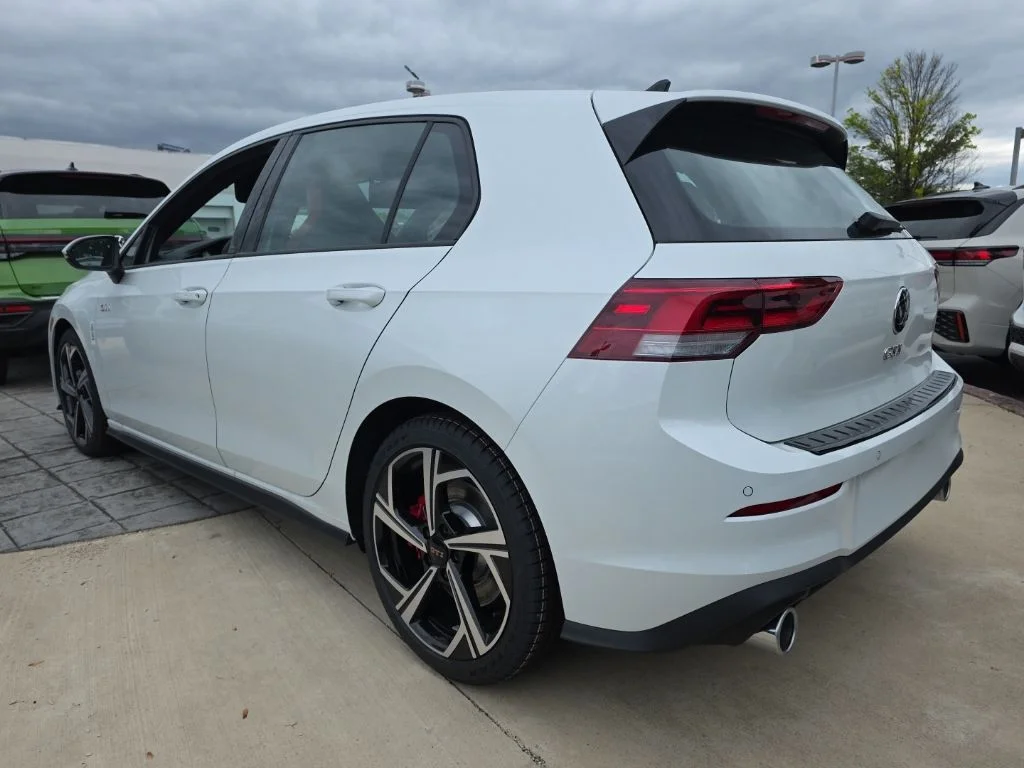 New 2026 Opal White Pearl Volkswagen 2.0T SE image 7