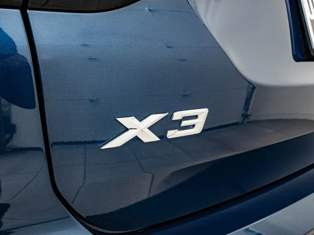 Used 2022 Phytonic Blue Metallic BMW xDrive30i image 19