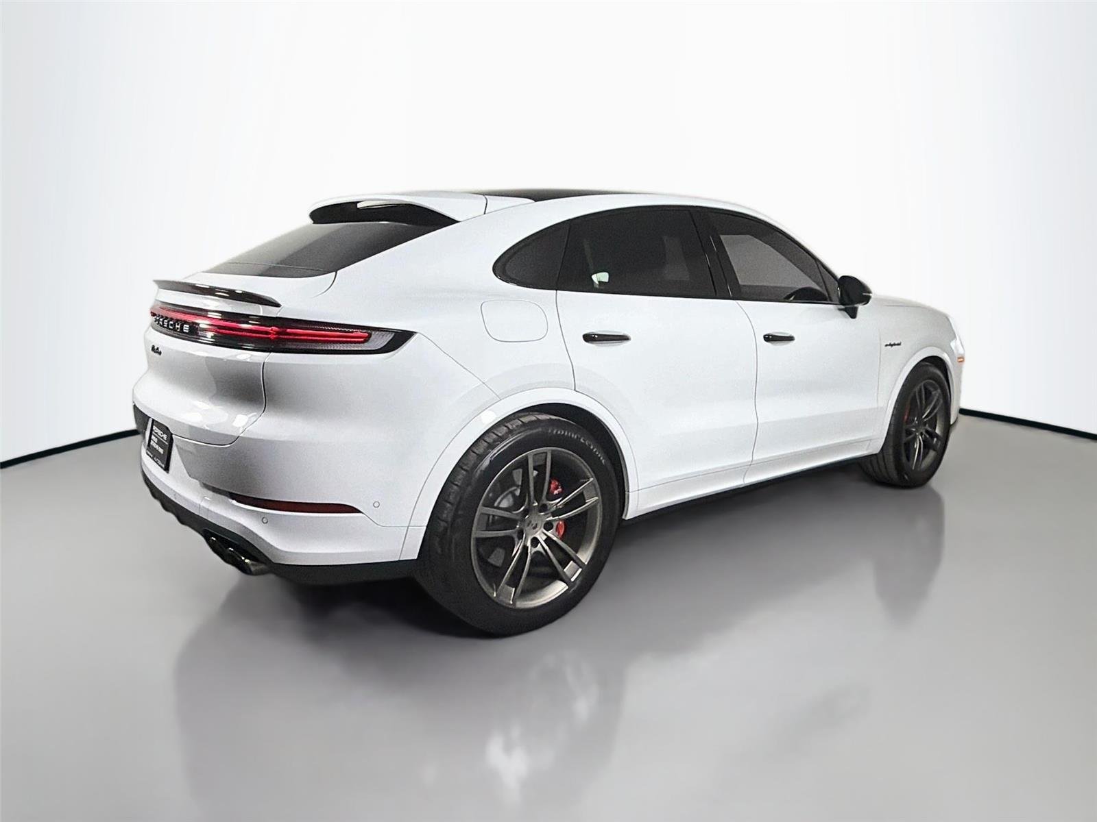 Certified Used 2025 Carrara White Metallic Porsche Turbo E-Hybrid Coupé image 7