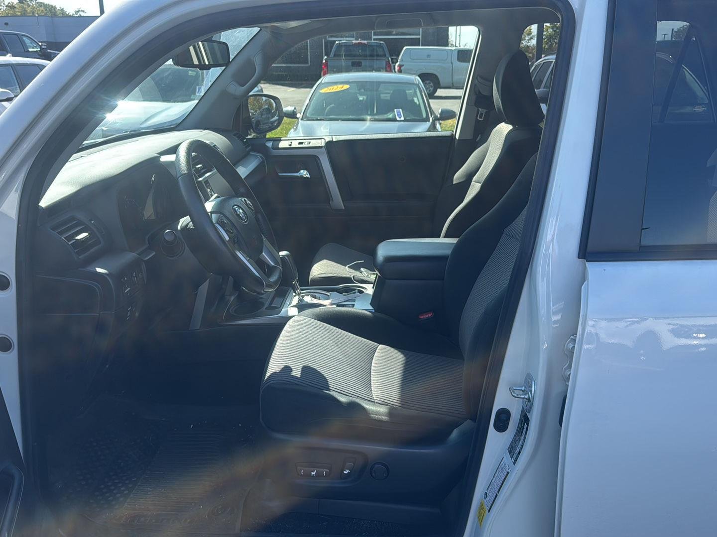 Used 2022 Super White Toyota SR5 image 11
