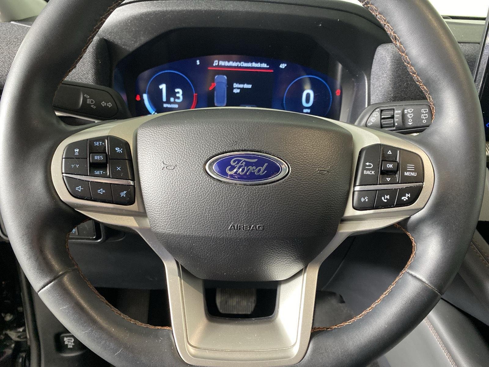 Used 2025 Agate Black Metallic Ford Active image 17