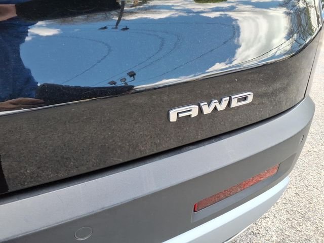 Used 2023 Black GMC SLE image 17