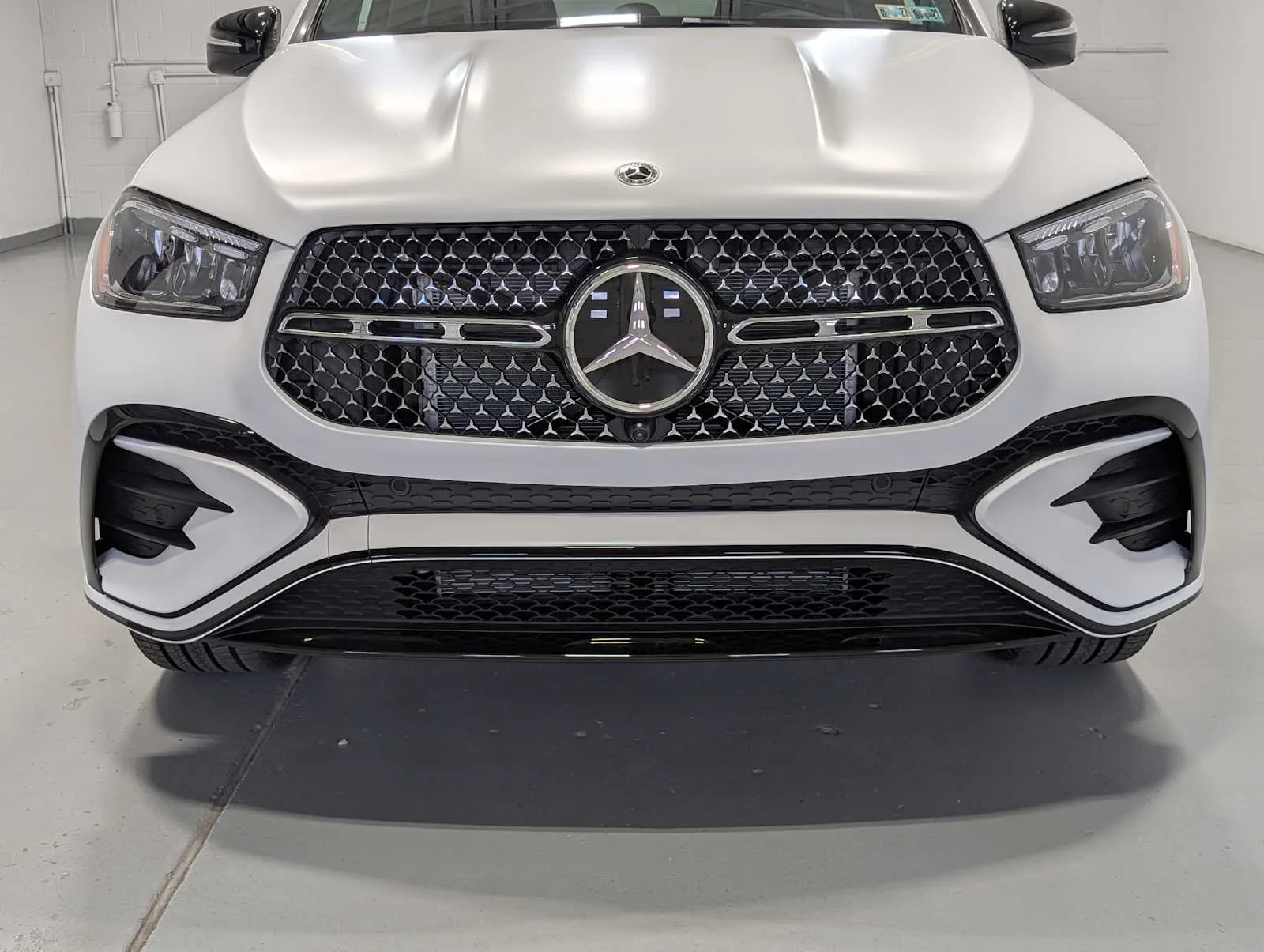 New 2026 MANUFAKTUR Moonlight White magno Mercedes-Benz GLE 450 image 2