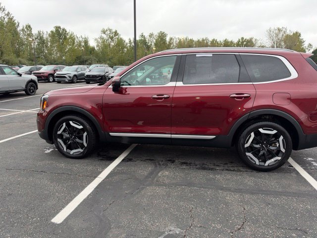 Used 2024 Red Kia S image 9
