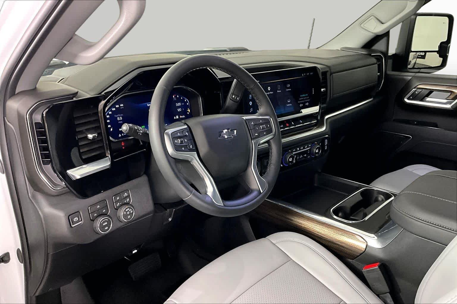 Used 2026 Summit White Chevrolet LT image 17