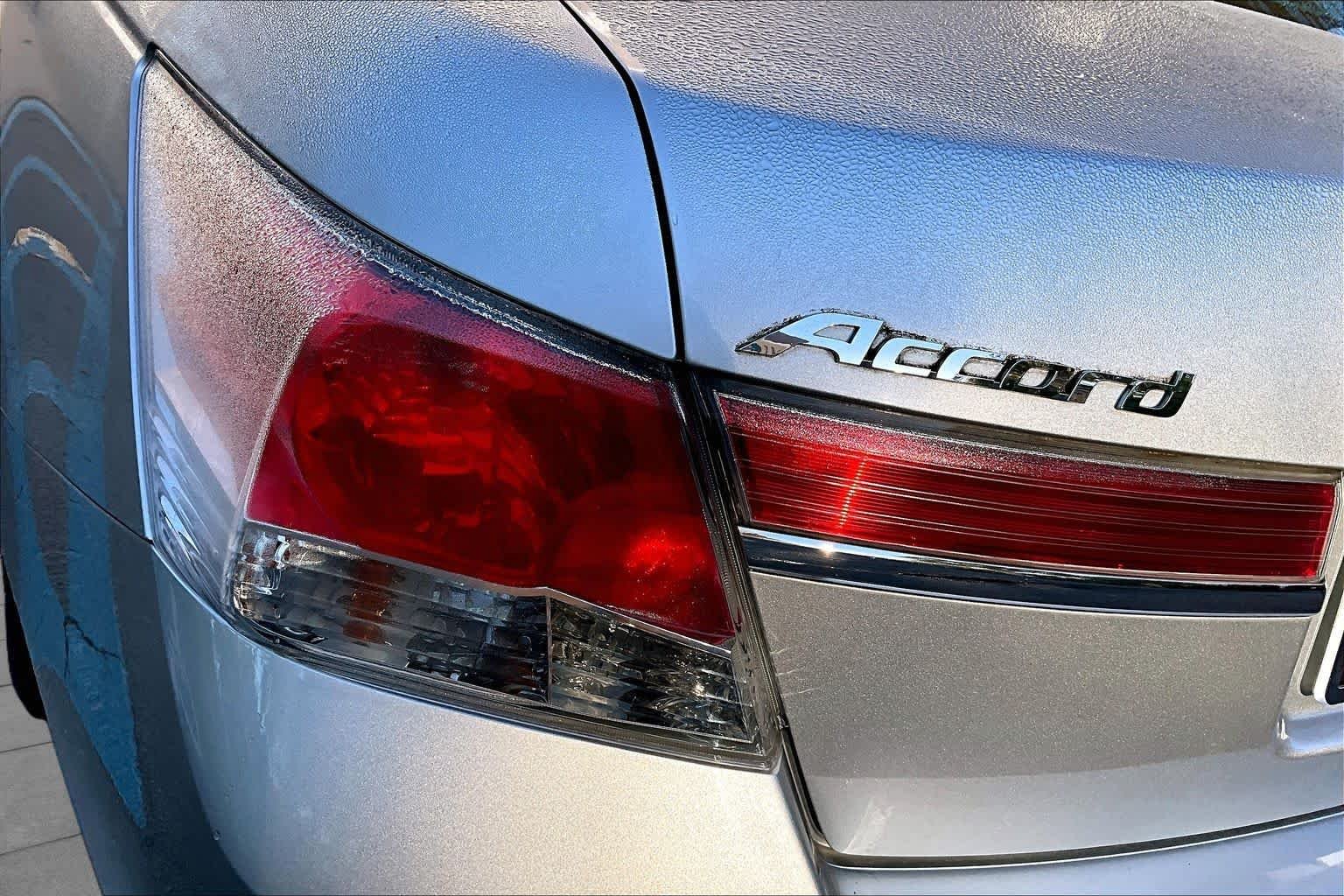 Used 2012 Alabaster Silver Metallic Honda SE image 27