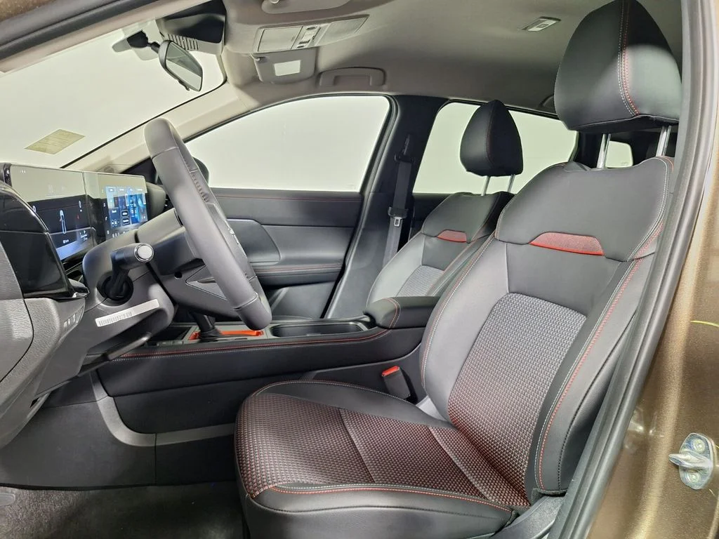 Used 2026 Bronze Metallic Nissan SR image 21