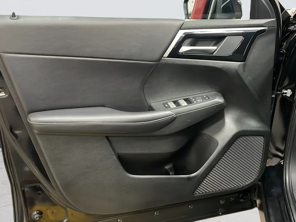 Used 2024 Black Mitsubishi SE image 24