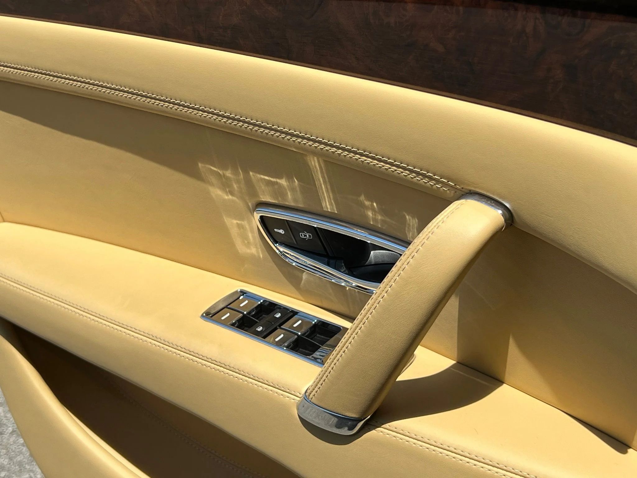 Used 2014 Black Bentley Base image 34