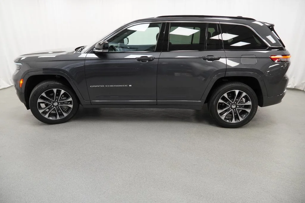 Used 2025 Gray Jeep Overland image 15
