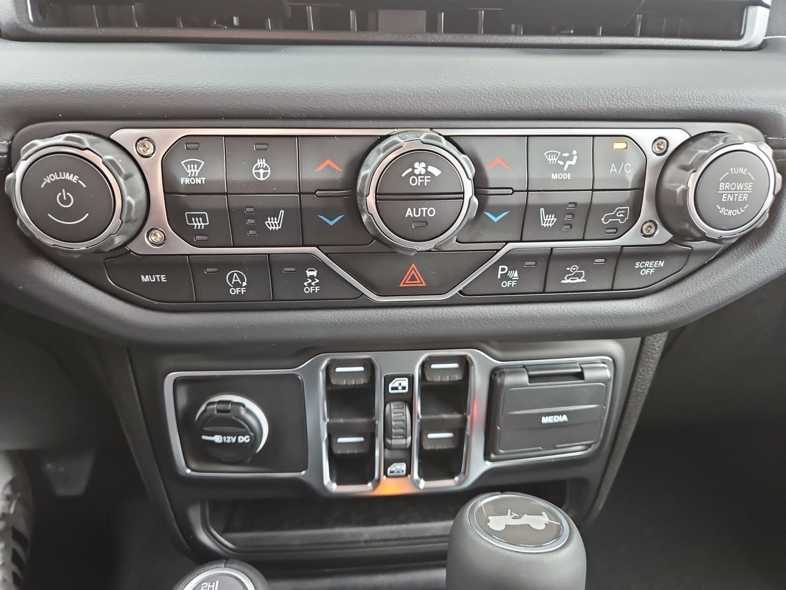 2025 Jeep Wrangler 4-Door Sahara - Photo 28