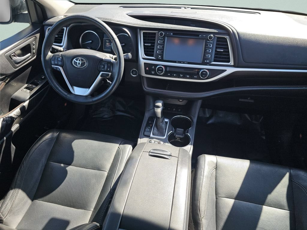 Used 2016 Predawn Gray Mica Toyota Limited Platinum V6 image 29
